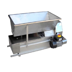 Zdrobitor electric de struguri ZSE-200SS FULL INOX cu desciorchinator si agitator, cuva INOX 50L, productivitate max. 1500kg/h